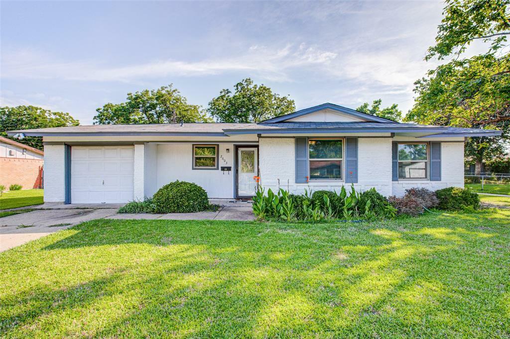 Property Photo:  2603 Luau Circle  TX 75150 