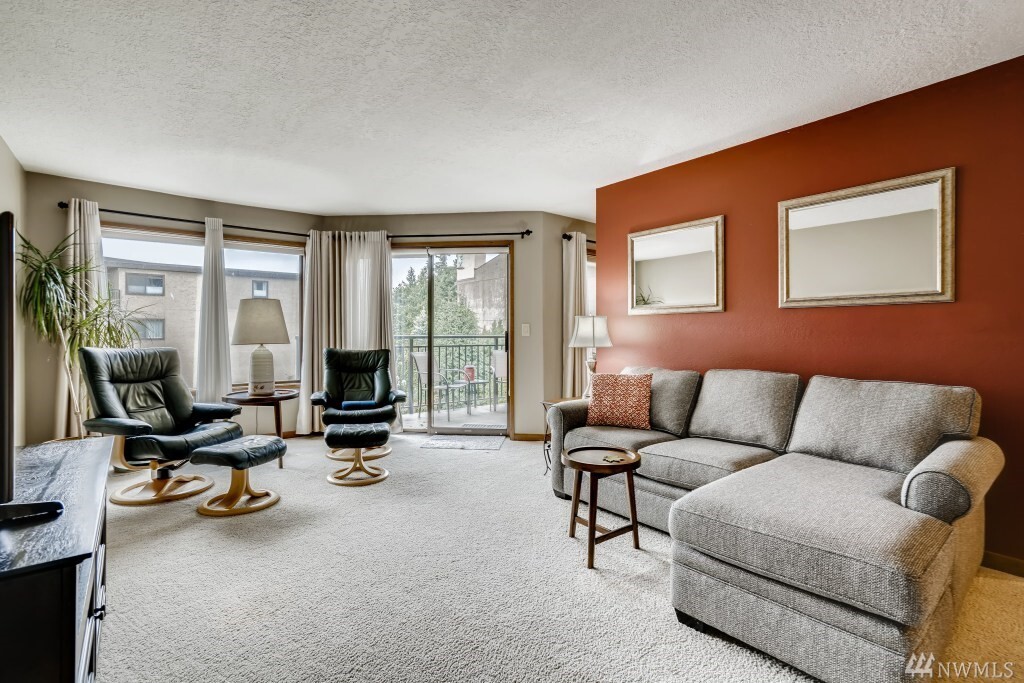 Property Photo: 1070 5th Avenue S 207 WA 98020