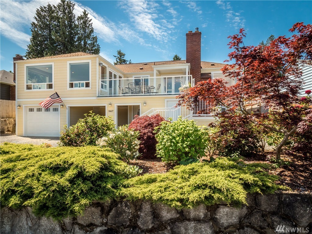 Property Photo:  10627 Forest Ave S  WA 98178 