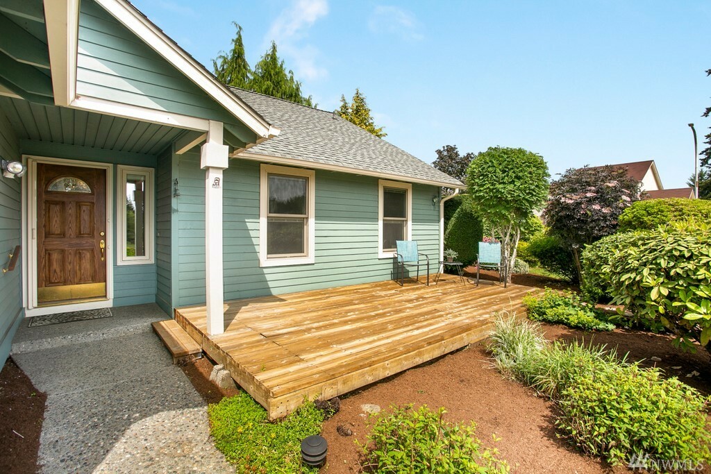 Property Photo:  121 Union Ct NE  WA 98059 