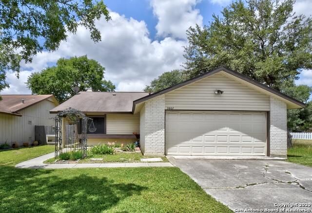 Property Photo: 9807 Twin Saddles TX 78109