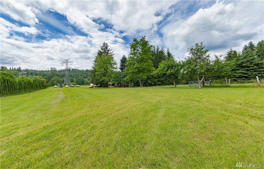 Property Photo: 16523 Issaquah-Hobart Rd SE WA 98027