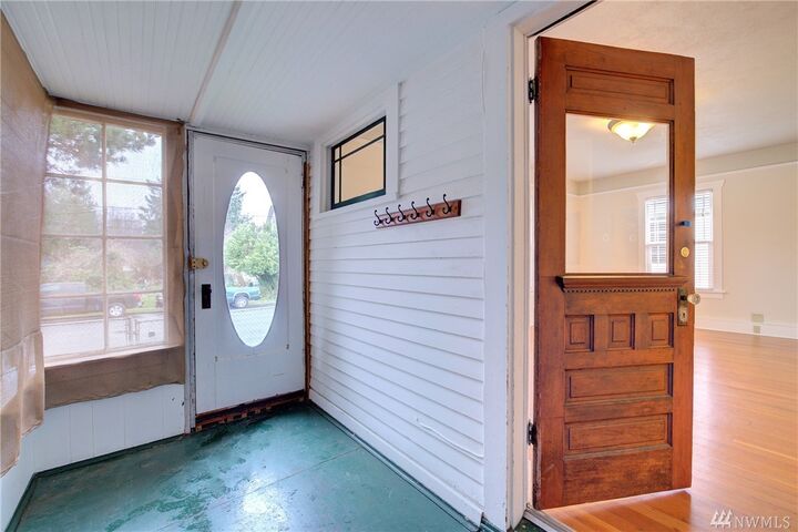 Property Photo: 8263 Falls Ave SE WA 98065