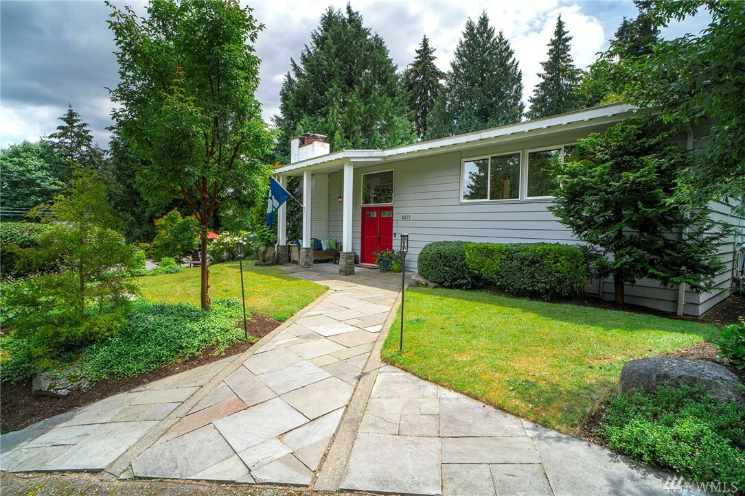 Property Photo:  8871 SE 72nd Place  WA 98040 