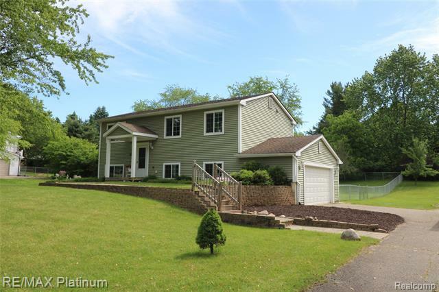 Property Photo:  2904 Sun Terrace Drive  MI 48353 