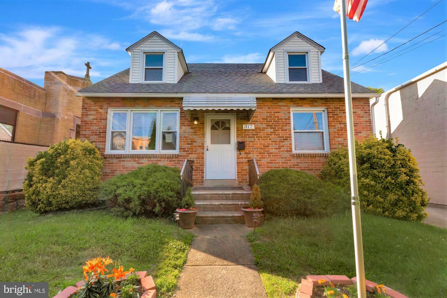 Property Photo:  317 E Berkley Avenue  PA 19018 