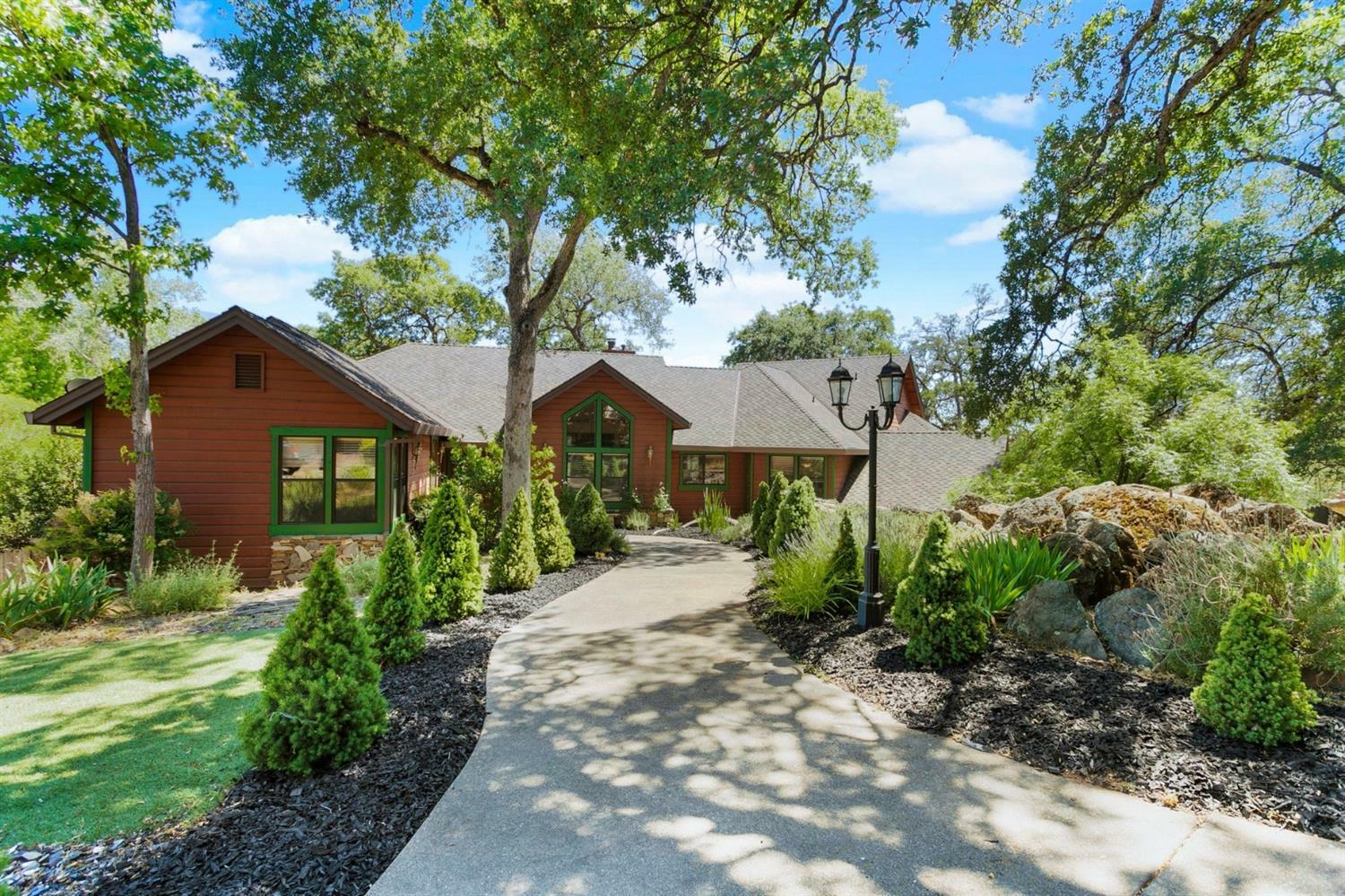 Property Photo:  989 Oak Trail Court  CA 95667 