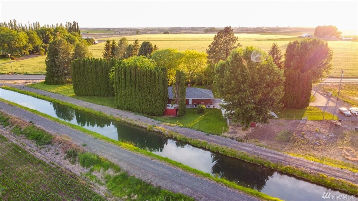 Property Photo: 1645 Road M SE WA 98837