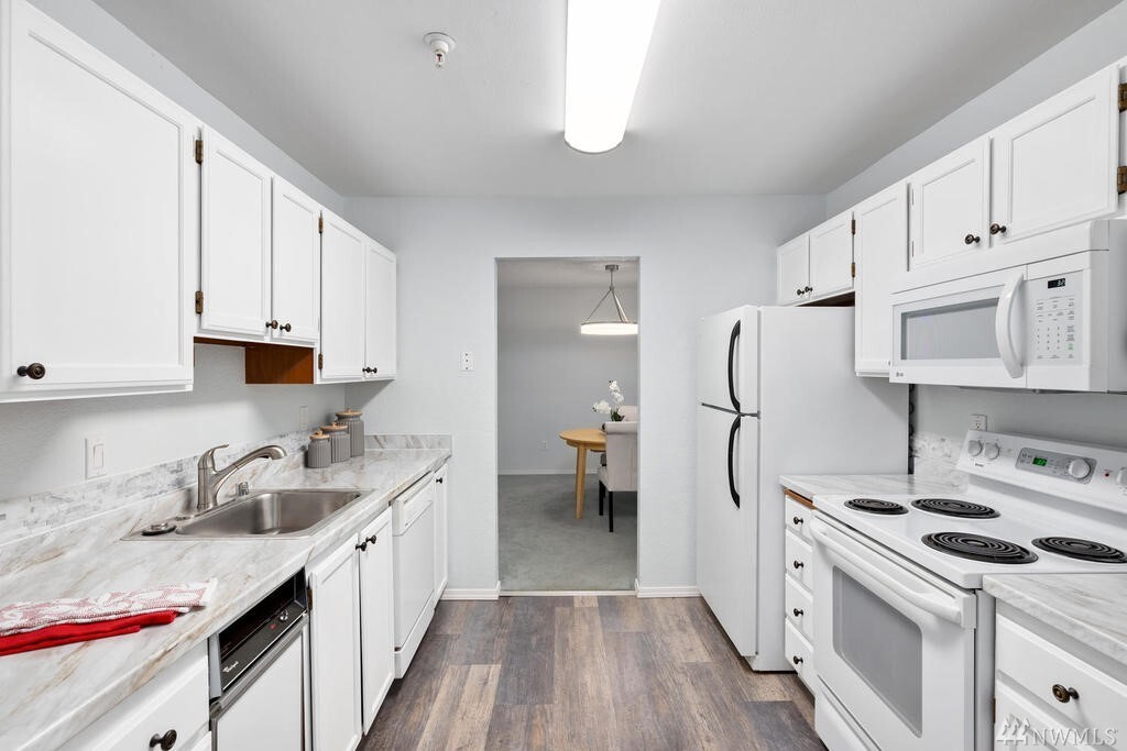 Property Photo: 18606 52nd Avenue W 212 WA 98037