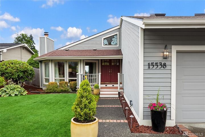 Property Photo: 15538 SE 44th Place WA 98006