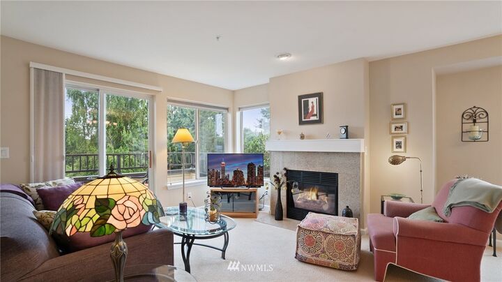 Property Photo: 9222 Roosevelt Way NE 308 WA 98115