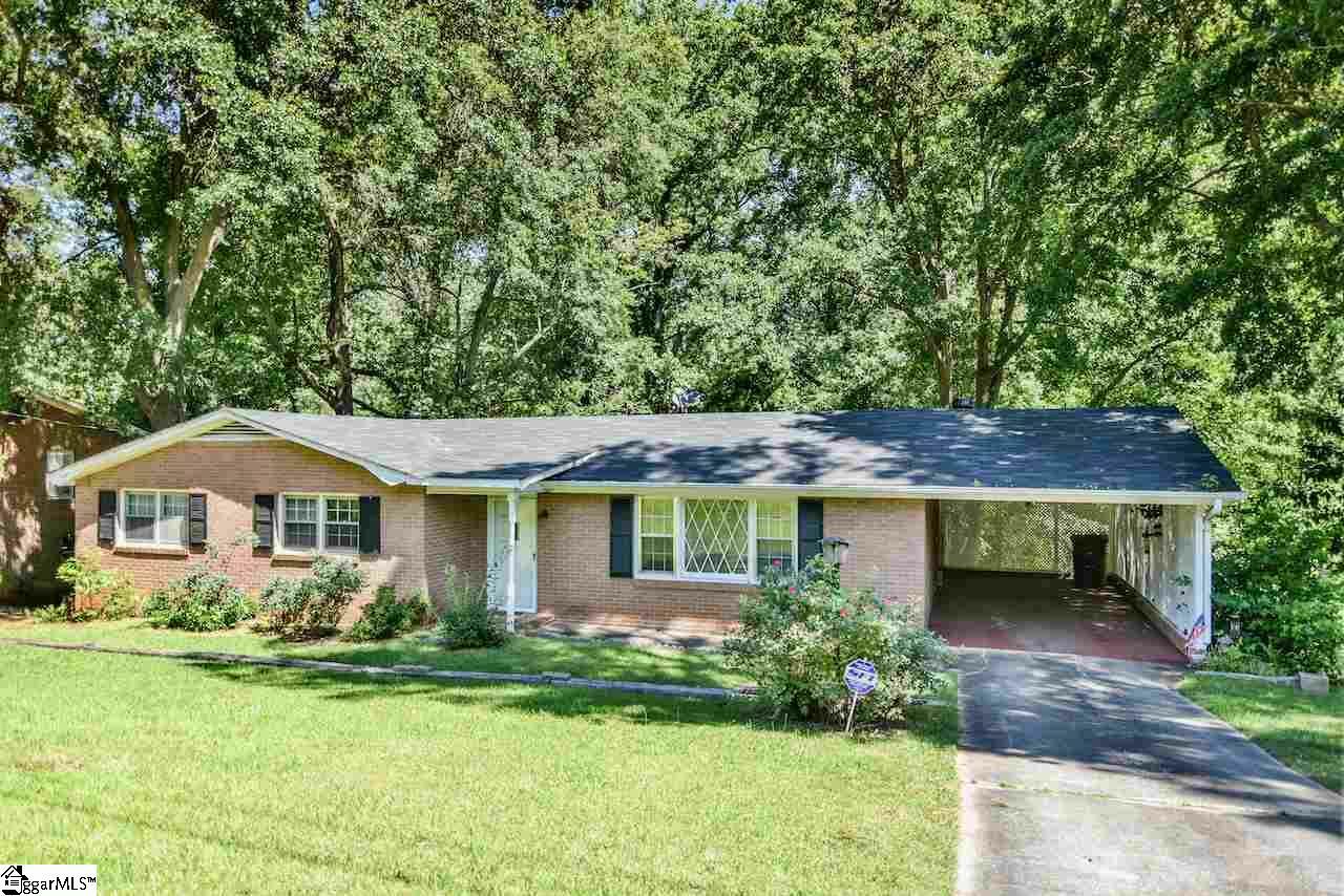 Property Photo:  6 N Oak Forest Drive  SC 29617 