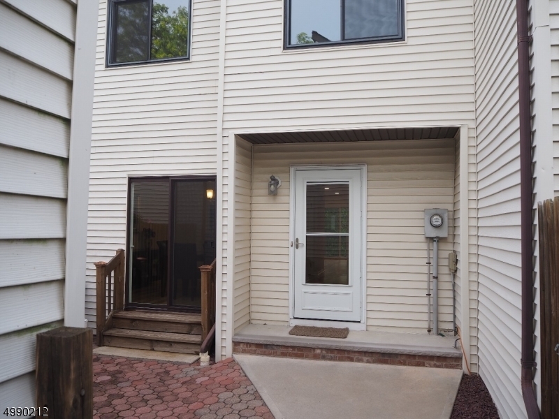 Property Photo:  7 Woznicki Ct  NJ 08822 