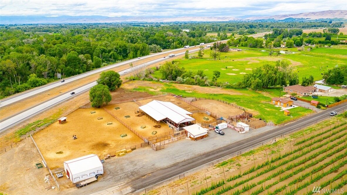 Property Photo:  370 Palen Rd  WA 98953 