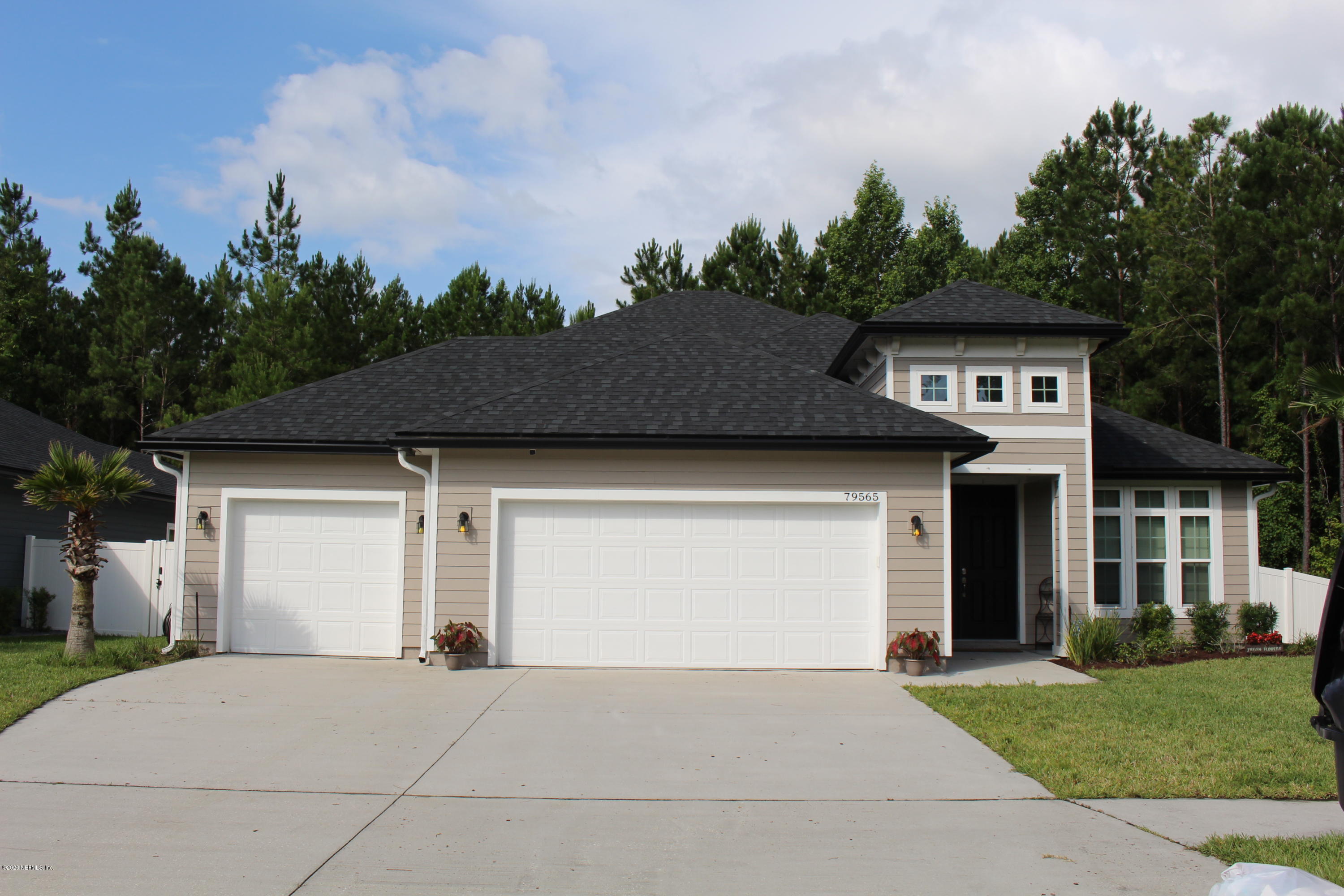 Property Photo: 79565 Plummers Creek Drive FL 32097