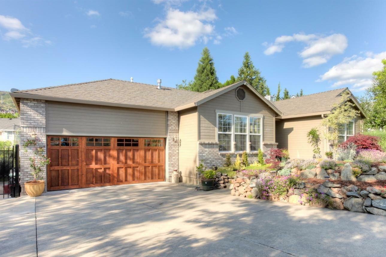 Property Photo:  4755 Hillcrest Road  OR 97504 