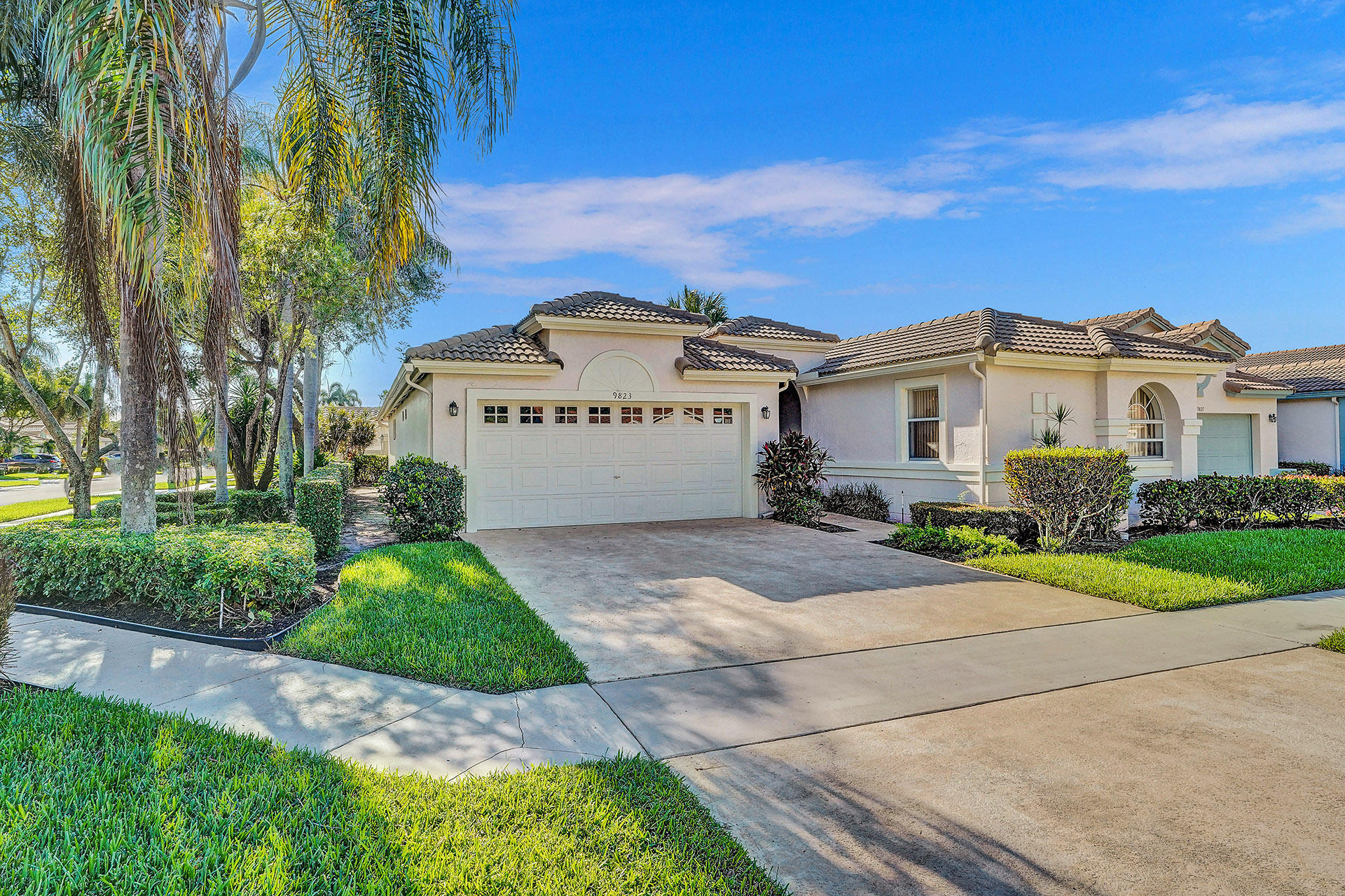 Property Photo: 9823 Harbour Lake Circle FL 33437