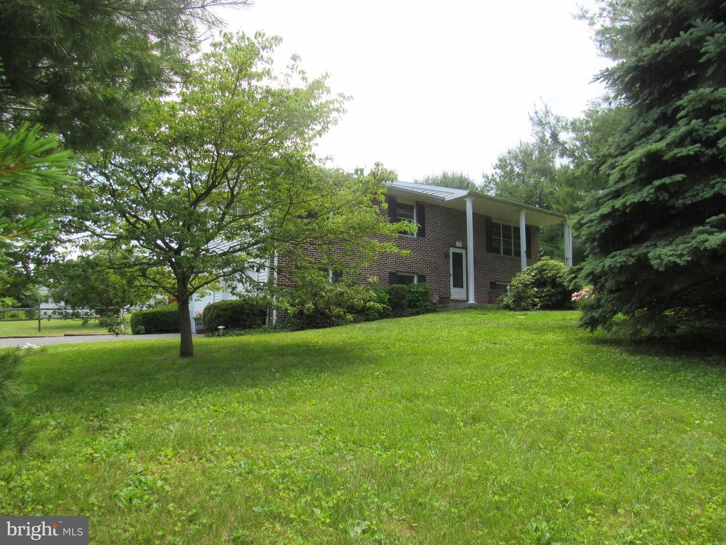 Property Photo:  142 Reed Drive  PA 17053 