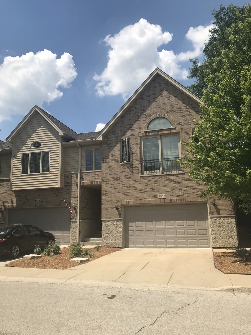 Property Photo:  1500 Stonegate Manor Avenue  IL 60056 