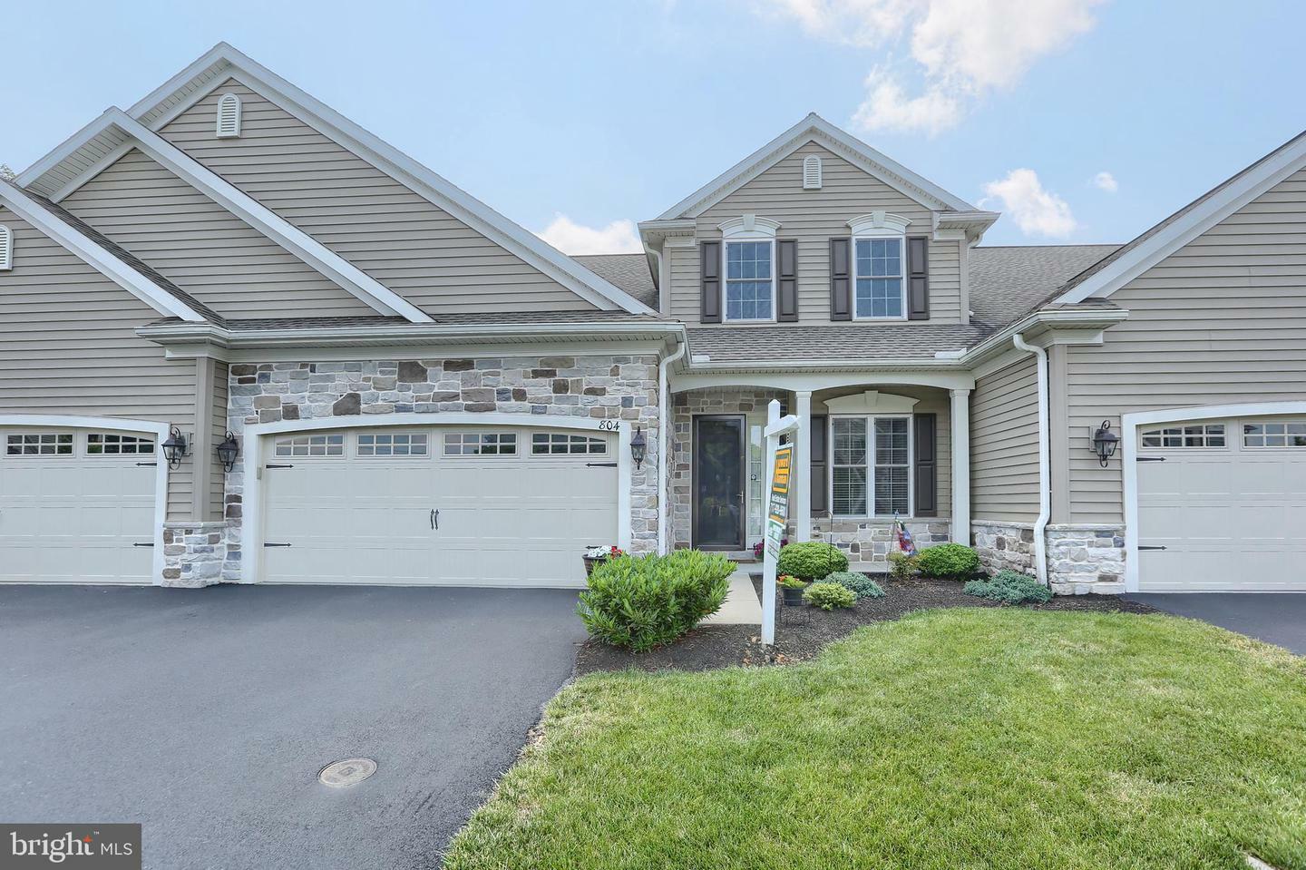 Property Photo:  804 Violet Circle  PA 17050 