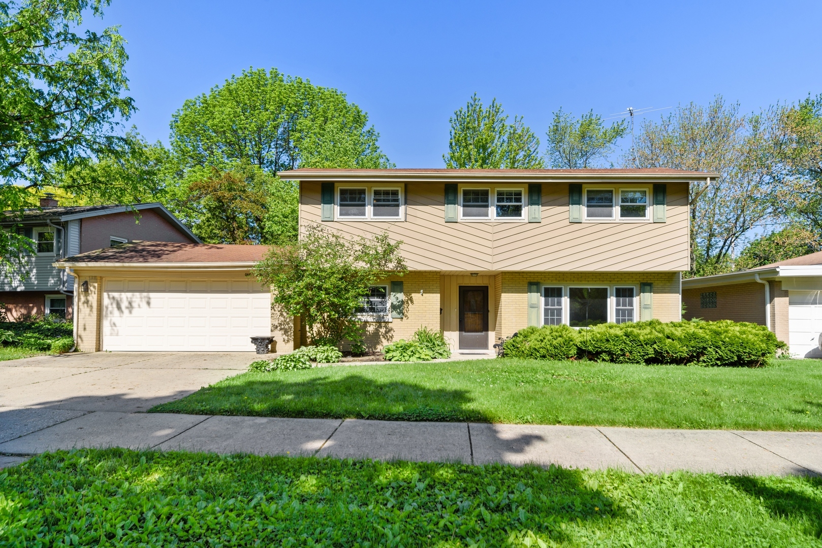 Property Photo:  116 S Yale Avenue  IL 60005 