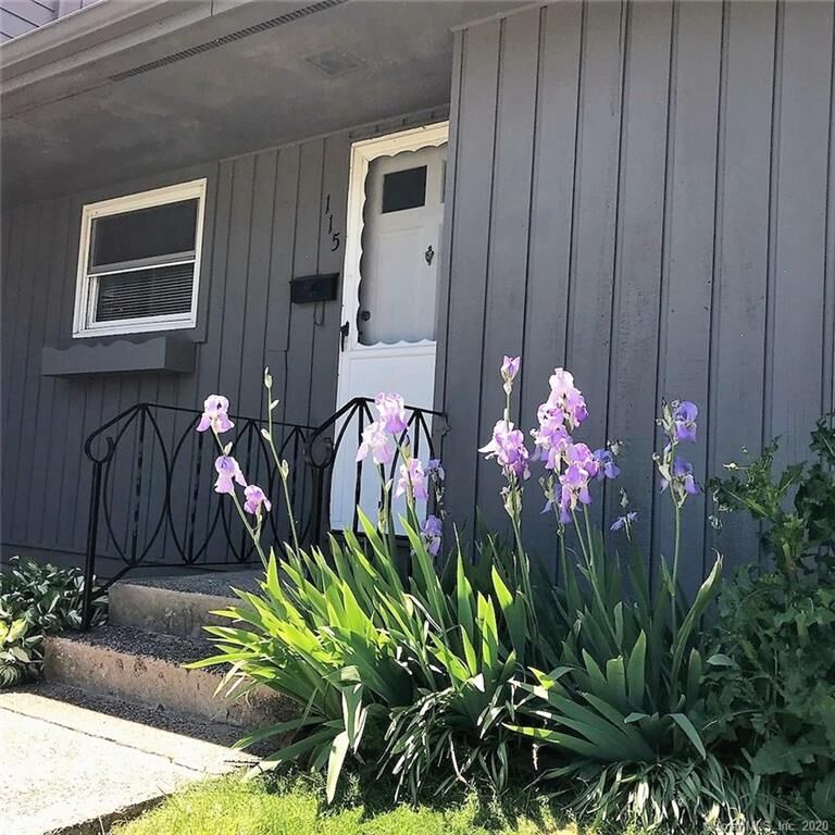 Property Photo:  115 Moylan Court 115  CT 06111