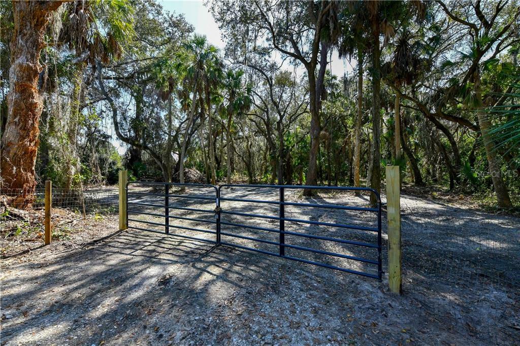 Property Photo:  4106 34th Avenue E  FL 34208 