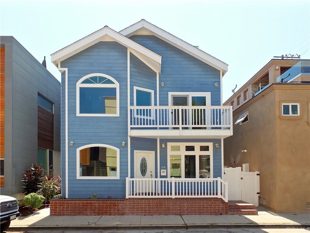 Property Photo: 38 61st Place CA 90803
