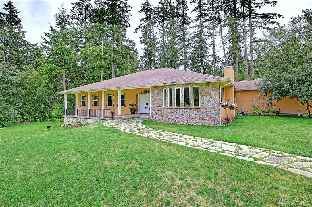 Property Photo:  909 Double View Dr  WA 98282 