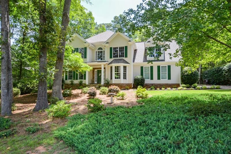 Property Photo:  102 Stoneacre Curve  GA 30269 