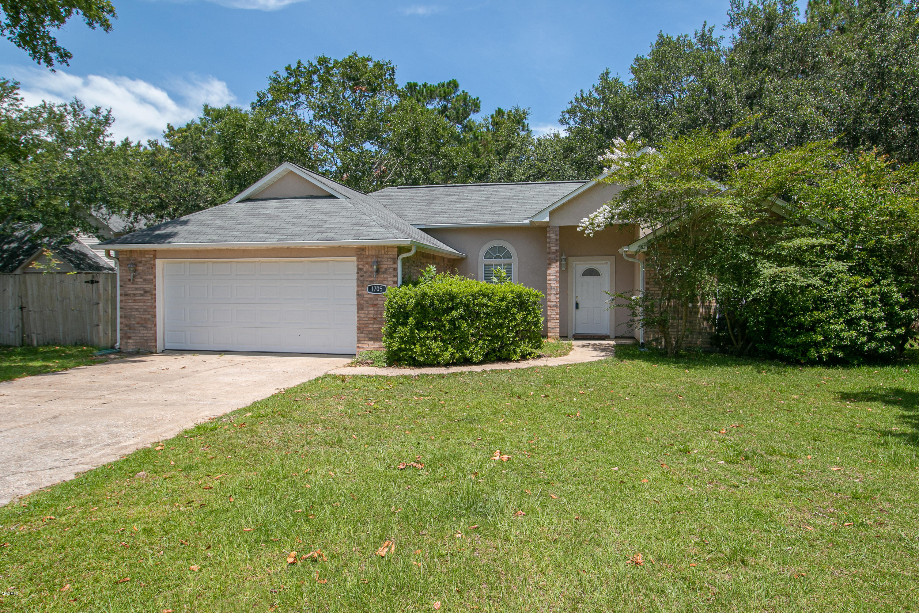 Property Photo:  1705 White Oak Lane  MS 39564 