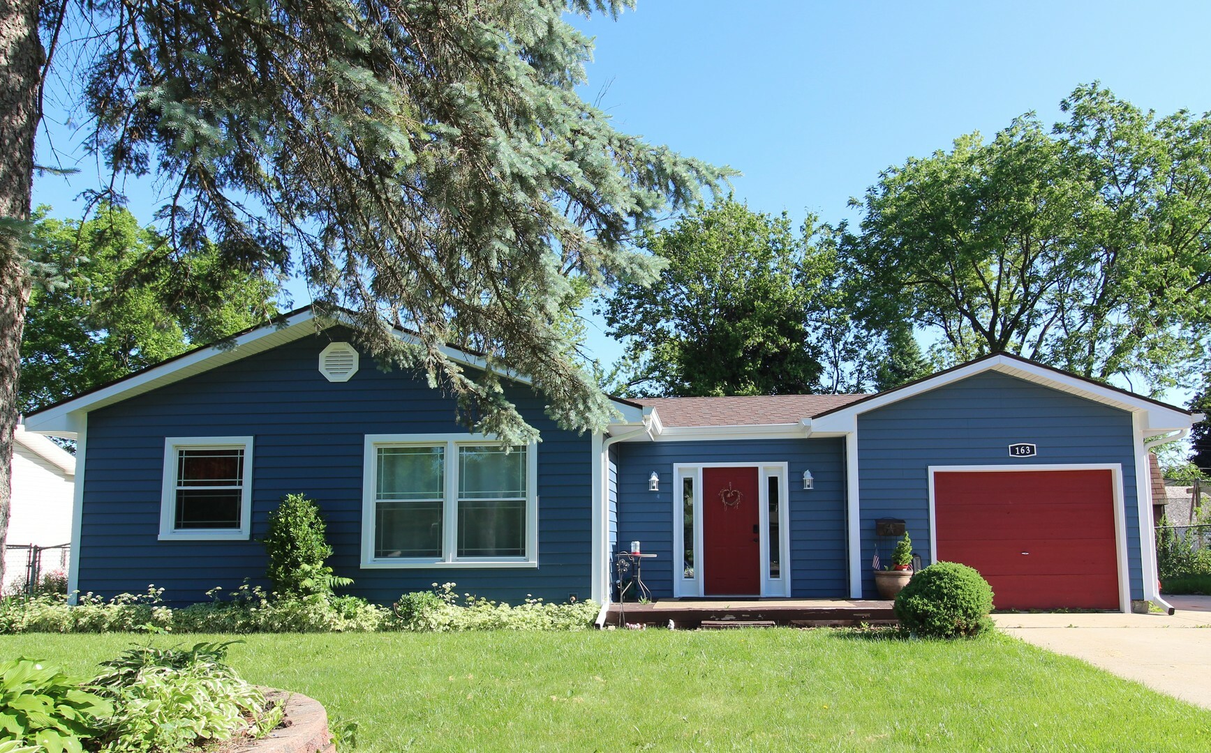 Property Photo: 163 Thunderbird Trail IL 60188