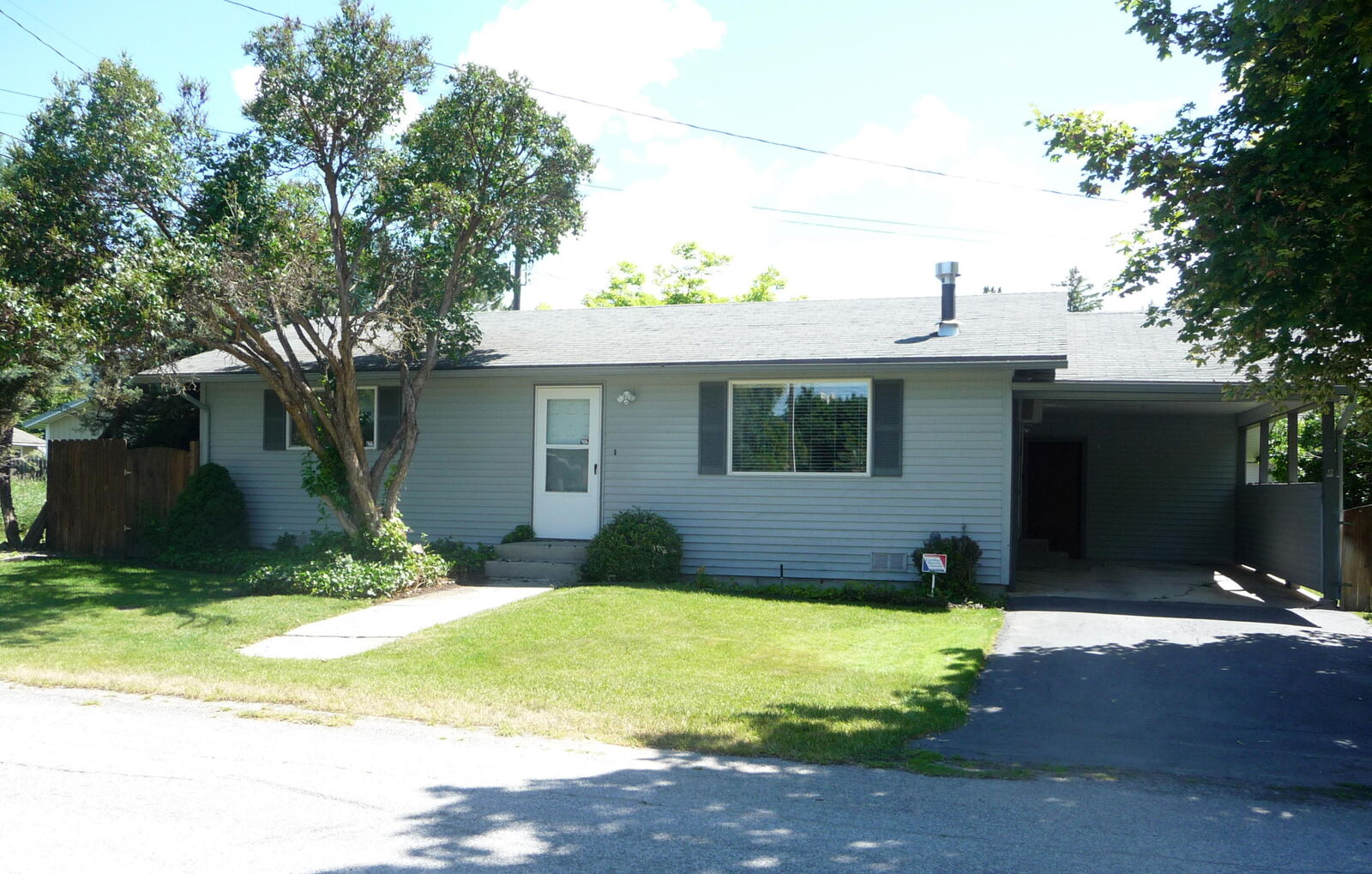 Property Photo: 103 S West St WA 99109