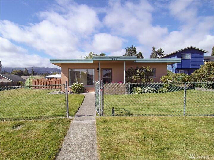 Property Photo: 816 W 6th Street WA 98363