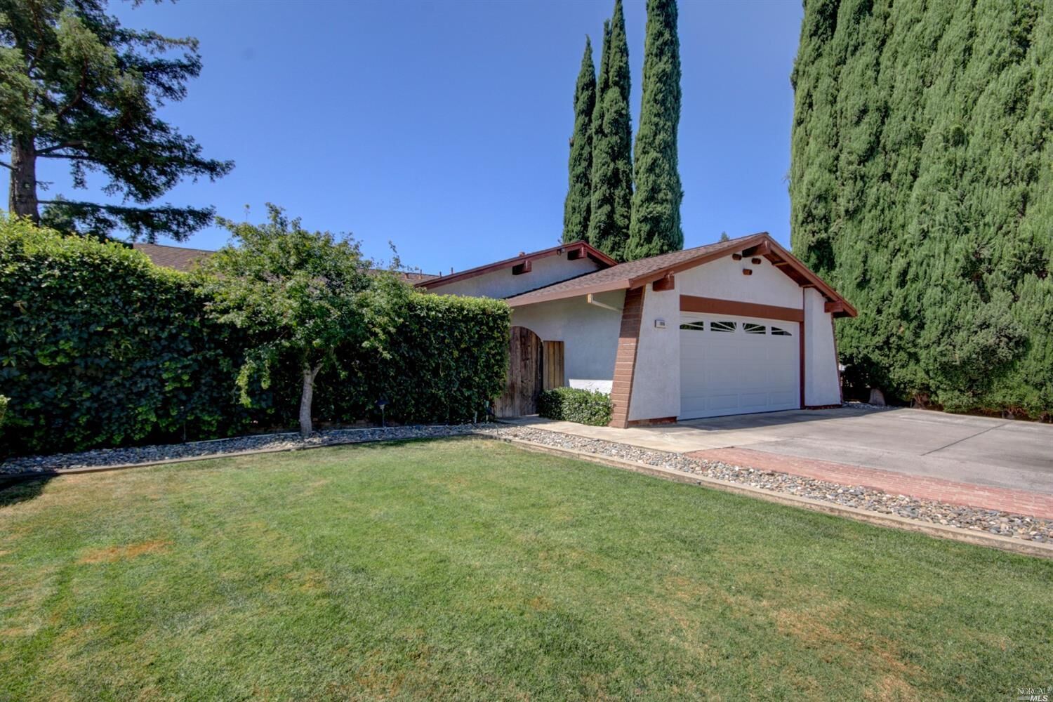 Property Photo:  106 Kingswood Avenue  CA 95687 