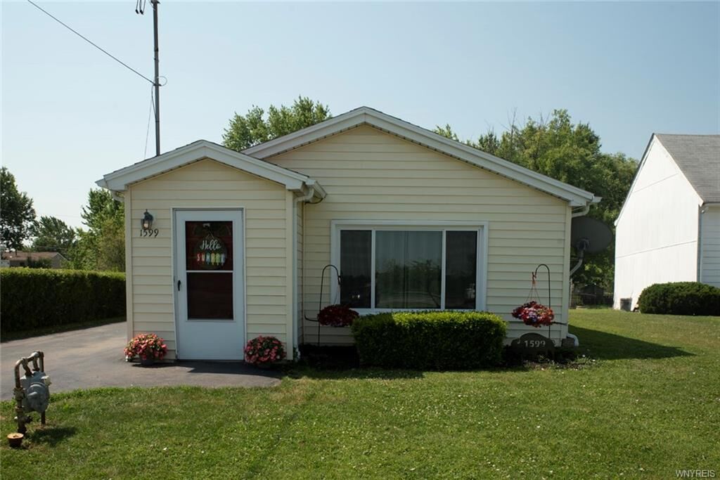 Property Photo:  1599 East And West Road  NY 14224 