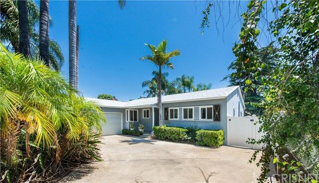 Property Photo: 7008 Encino Avenue CA 91406