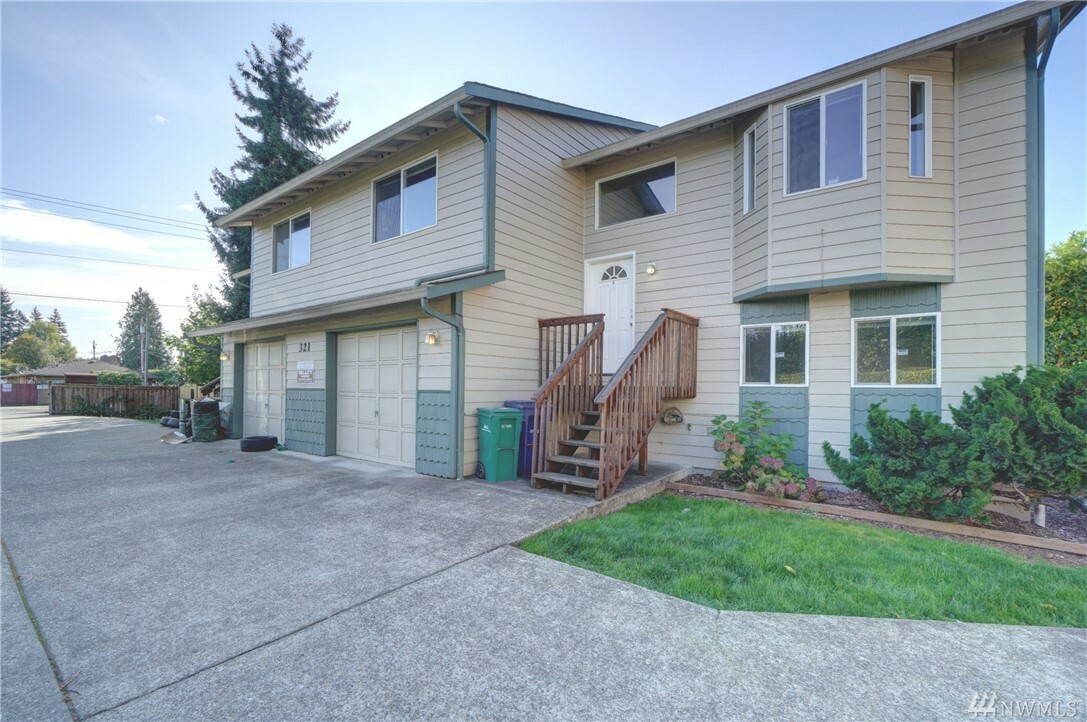 Property Photo:  319 R St SE  WA 98002 