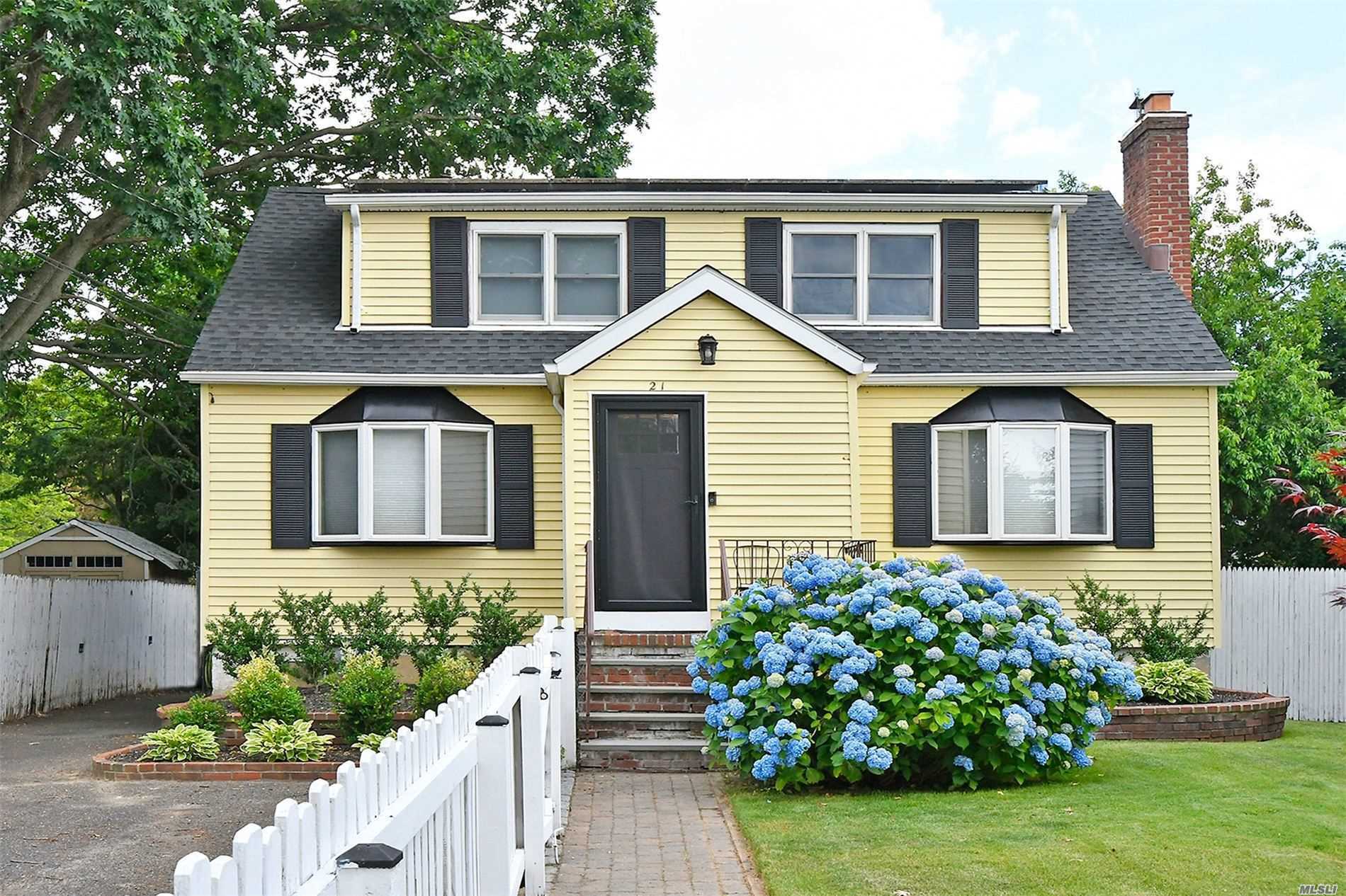 Property Photo:  21 Livingston Street  NY 11729 