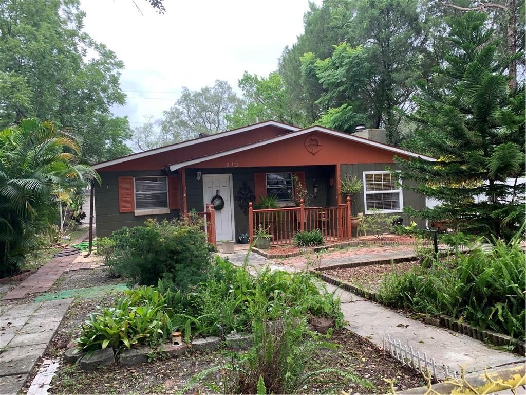 Property Photo: 912 E 123rd Avenue FL 33612