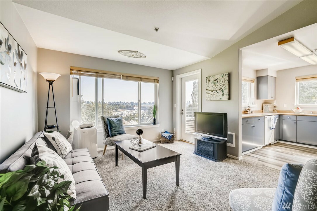 Property Photo: 1510 Cherrylane Ave S 302 WA 98144