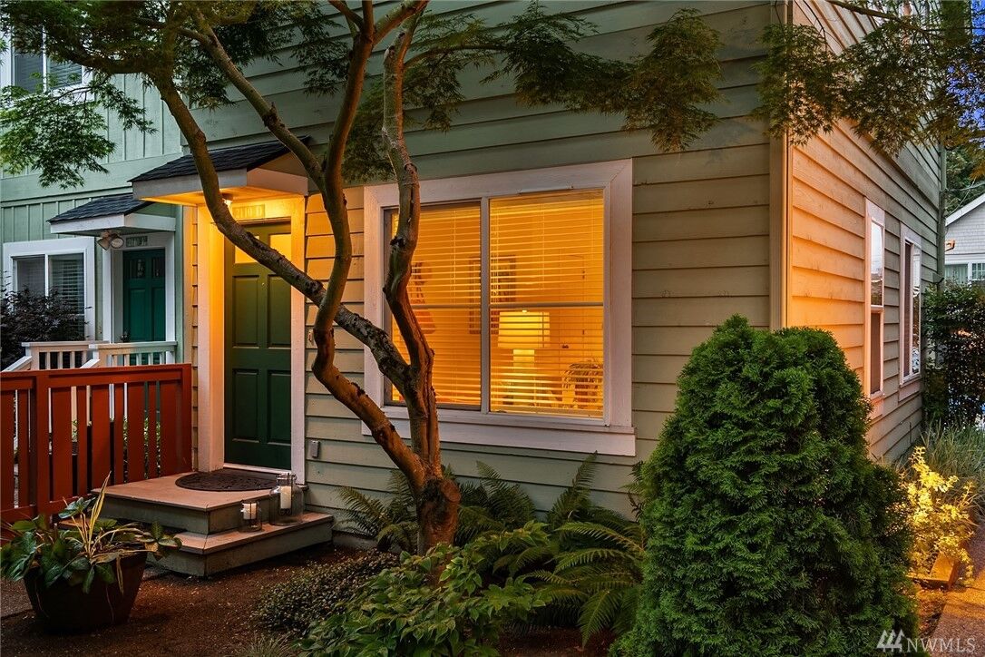 Property Photo: 2110 California Avenue SW D WA 98116