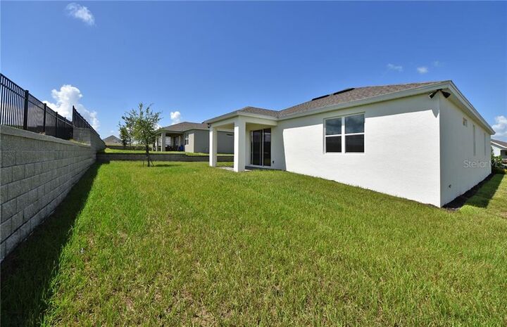 Property Photo:  2521 Cliff Avenue  FL 32712 