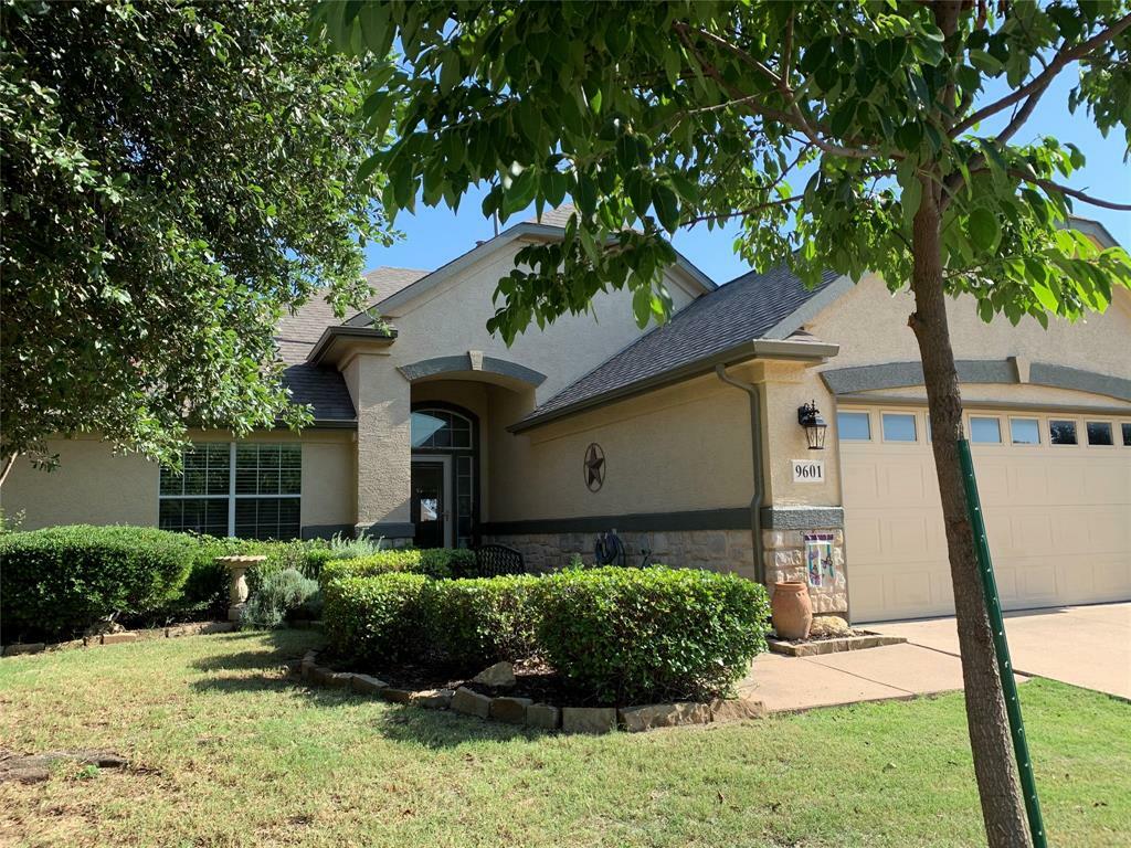 Property Photo:  9601 Applewood Trail  TX 76207 