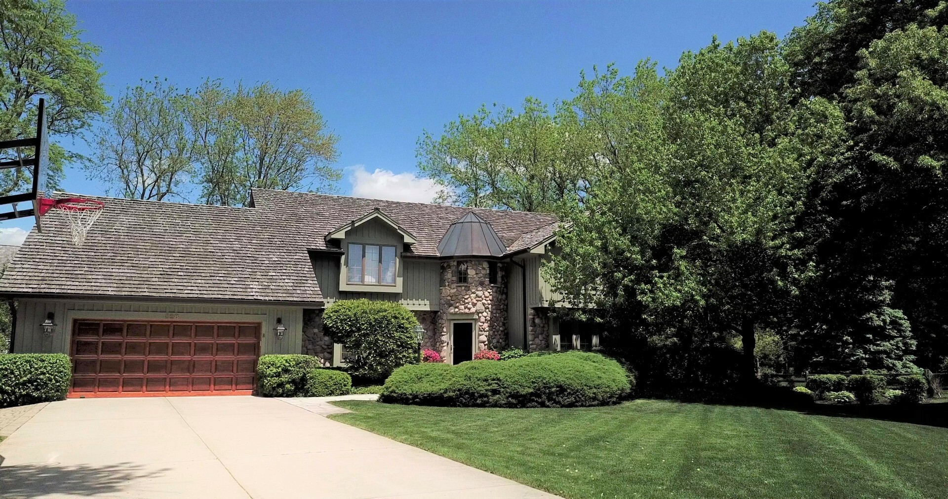 Property Photo:  828 Interlaken Lane  IL 60048 