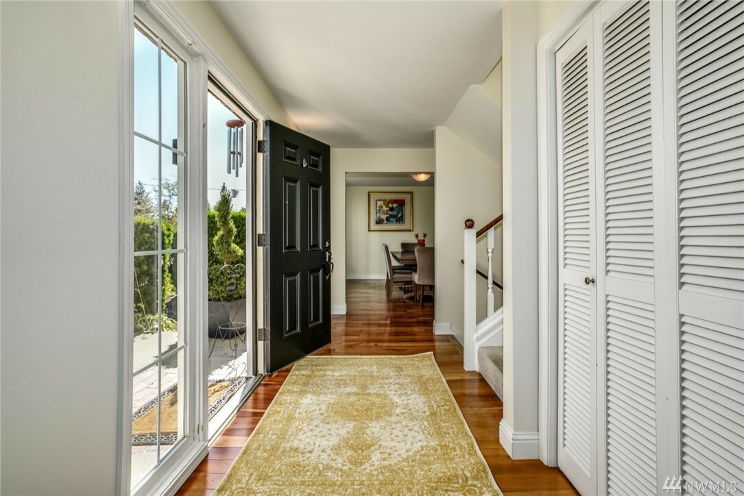 Property Photo: 925 E Hemlock St WA 98030