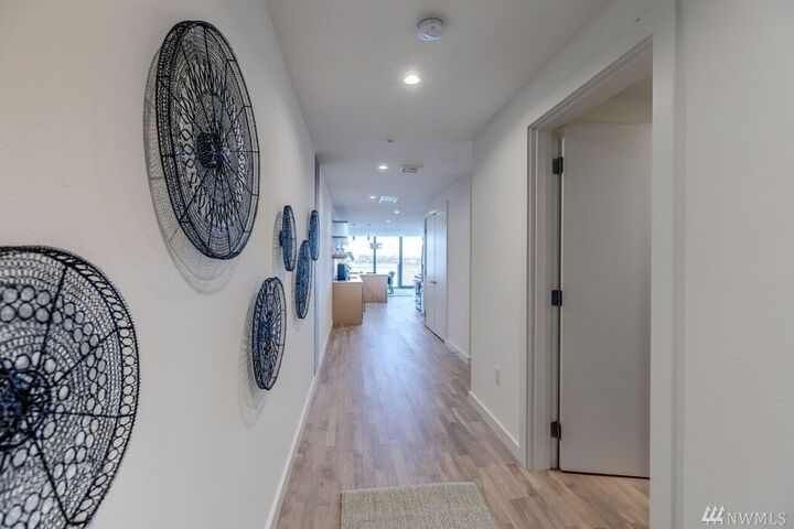 Property Photo: 1307 Harbor Ave SW 501 WA 98116