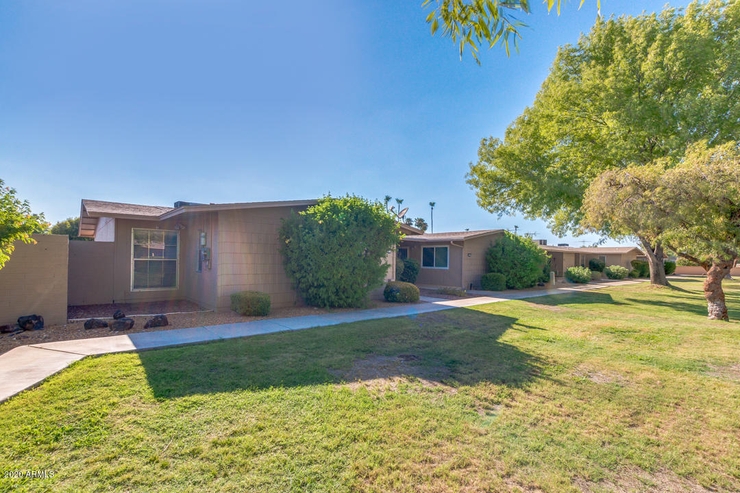 Property Photo: 10585 W Palmeras Drive H AZ 85373