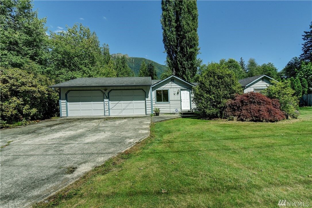 Property Photo: 1100 Ballarat Avenue NE WA 98045