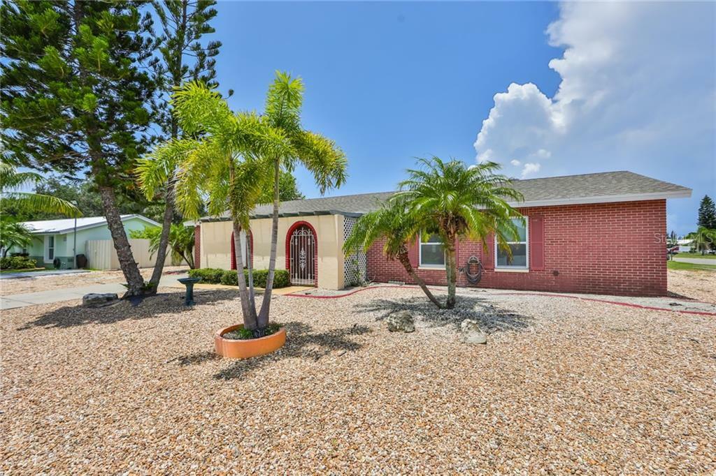 Property Photo:  501 Red Mangrove Lane  FL 33572 